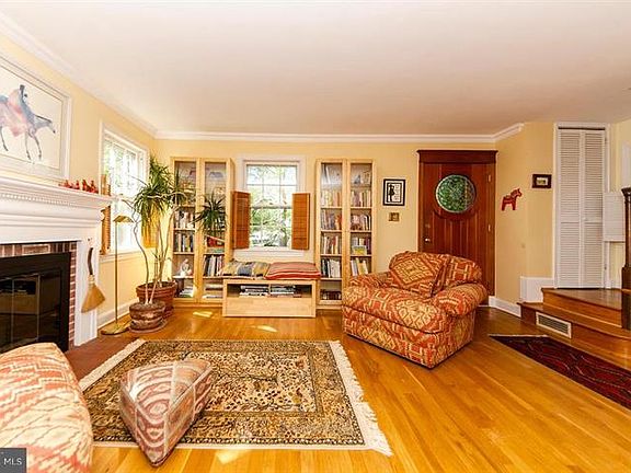 3rd image of 2635 N Powhatan St