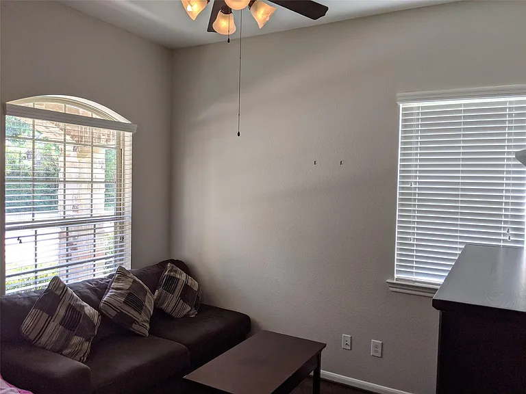 114 N Heritage Mill Cir — Photo 2