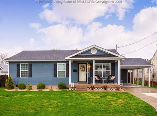 911 9th St, Nitro, WV 25143