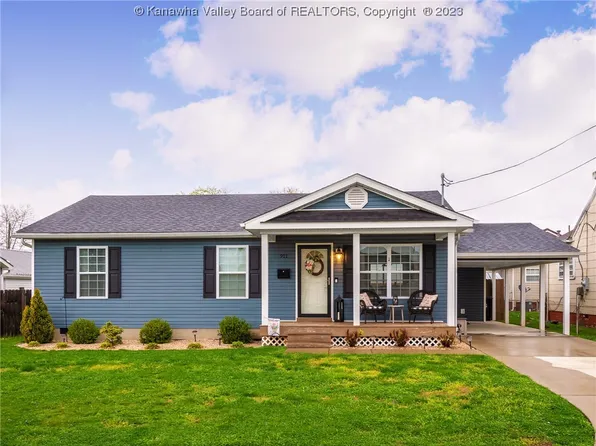 911 9th St, Nitro, WV 25143