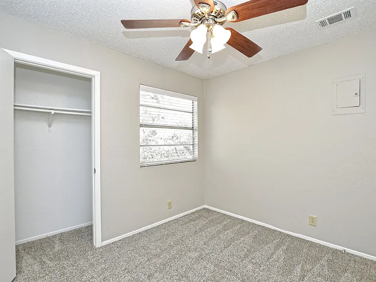 301 Algerita Dr #D — Photo 13