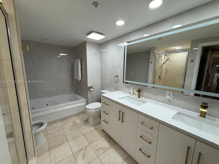 17375 Collins Ave #804 — Photo 9