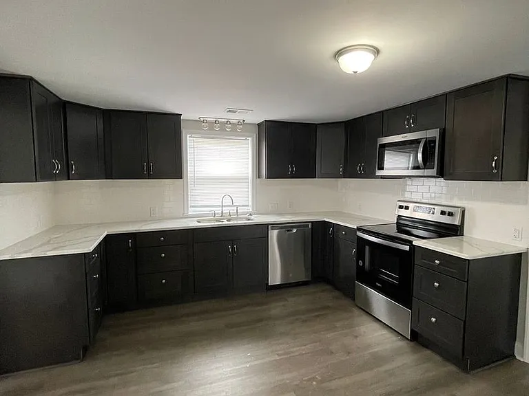 227 E Lee St #B — Photo 8
