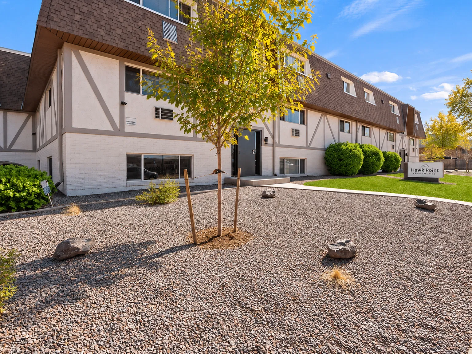 Hawk Point Apartments | Renovated 1 & 2 Bedroom Homes in Prime Denver Location! — Photo 2