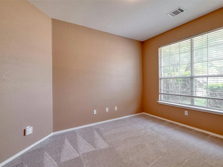 2310 Kristen Ln — Photo 19