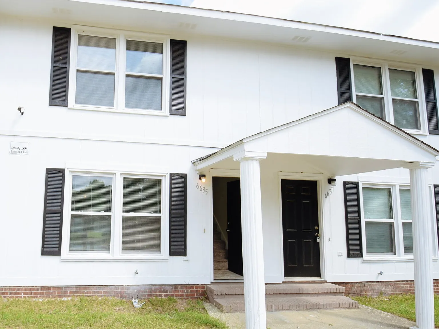 2 bed, 1.0 bath, 753 sqft, $895 — Photo 2
