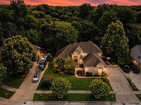 3rd image of 2861 Plymouth Dr