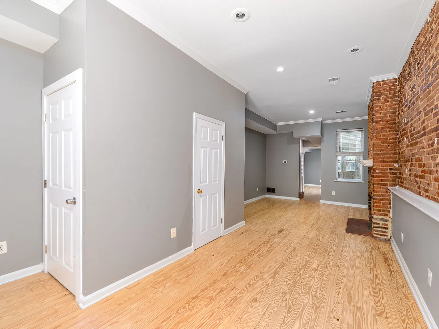 4 bed, 2.5 bath, 2100 sqft, $3,100 — Photo 4