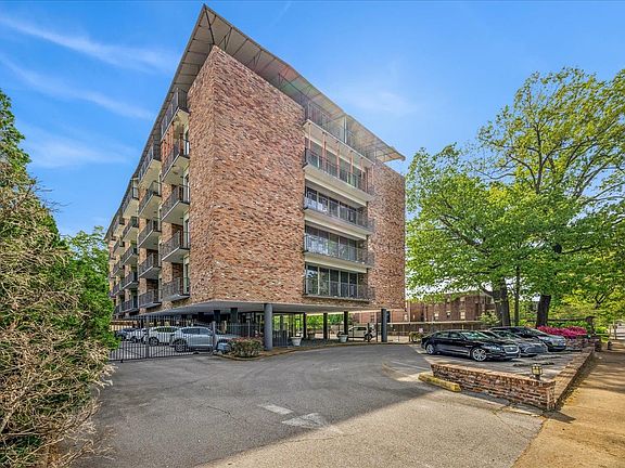 2nd image of 2195 Poplar Ave APT 303