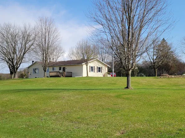 W8452 Kent Rd, Poynette, WI 53955