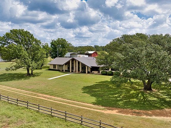 3rd image of 325 County Road 389