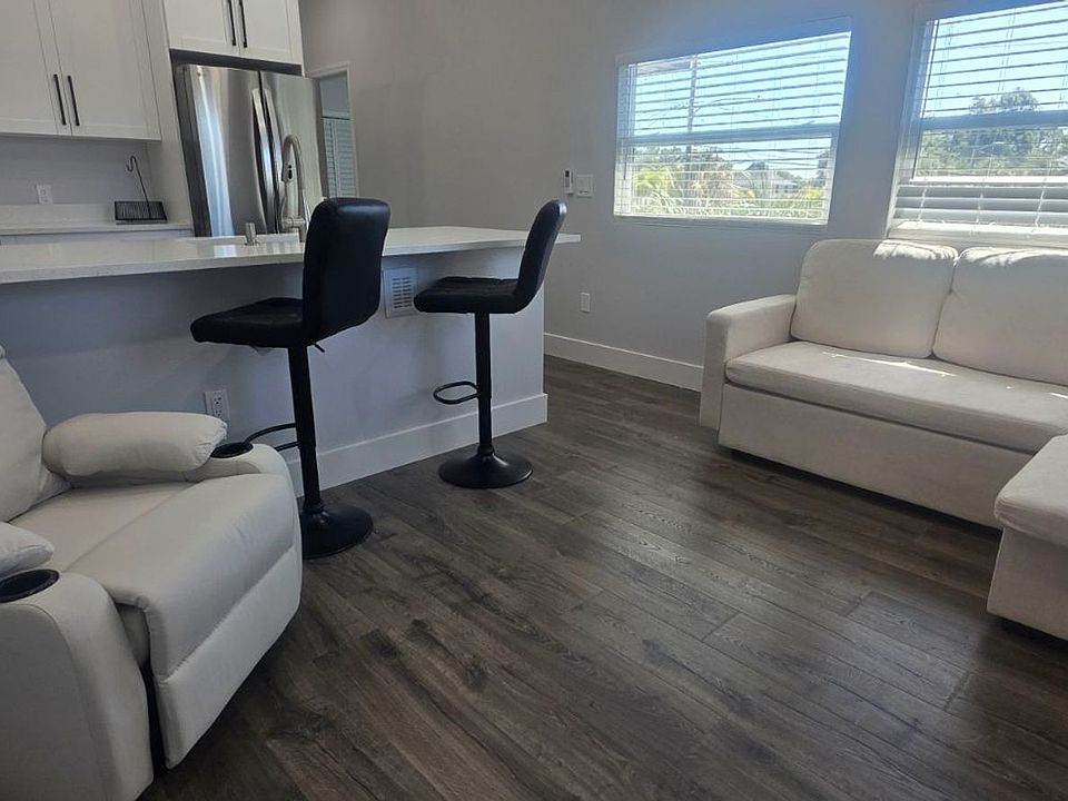 1st image of 165 17th Ave SE #2