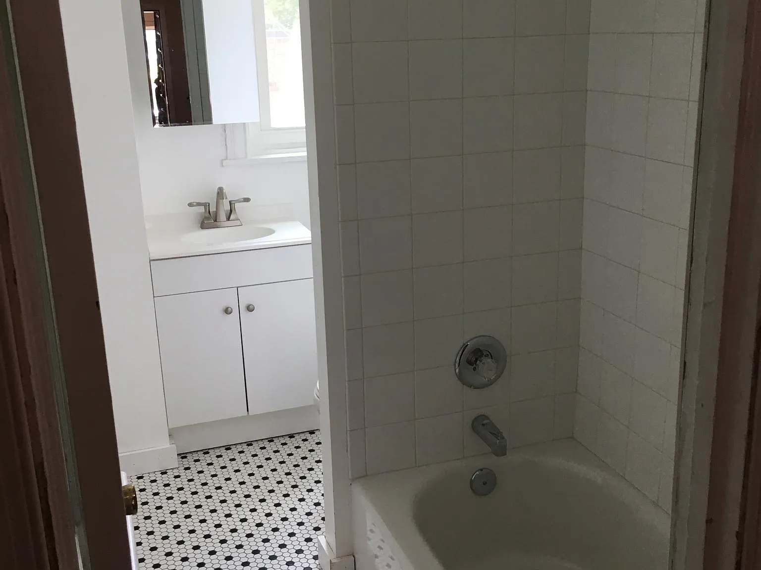 1 bed, 1025 sqft, $1,500 — Photo 4