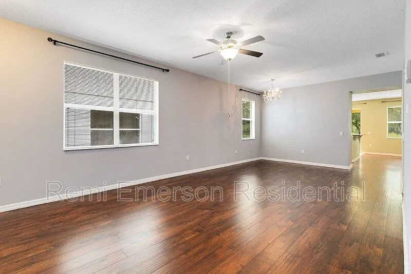 4 bed, 2.0 bath, 1973 sqft, $2,900 — Photo 3