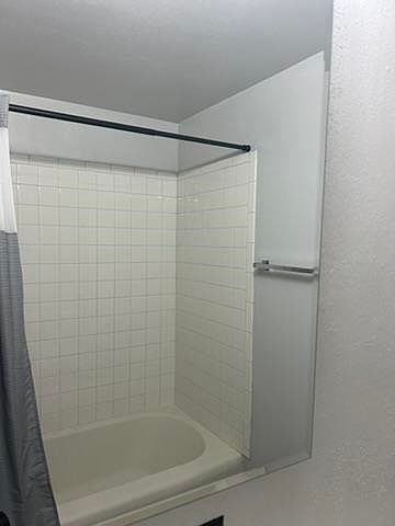 2nd image of 533 Oak St