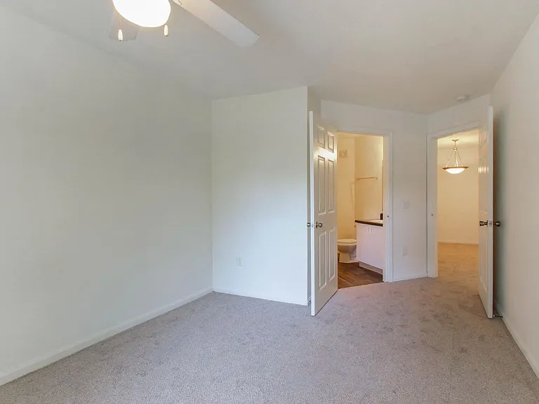 Windermere Apartments — Photo 22