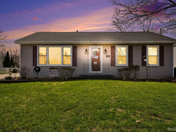 410 Glenn Ct, Lake Orion, MI 48362