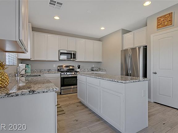 3rd image of 11820 Glinda Ct