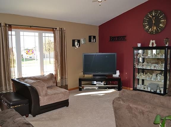 2nd image of 443 Crowfoot Ave