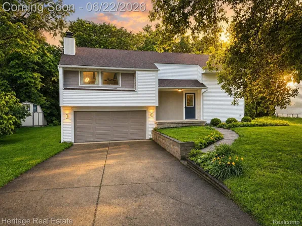 10857 Center Rd, Grand Blanc, MI 48439