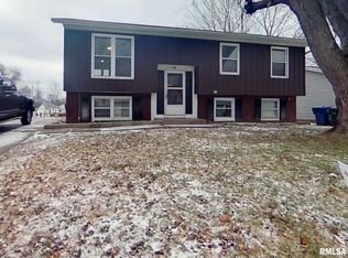 1739 Valley Dr, Davenport, IA 52806