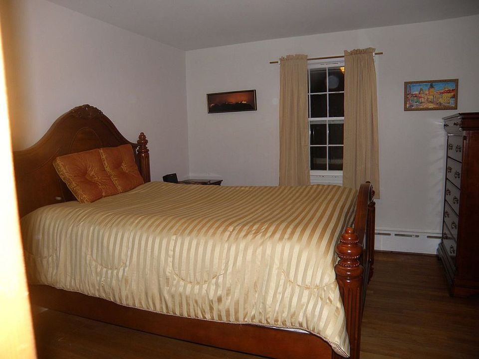 Guest room off dining