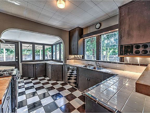 5th image of 14225 Emelita St