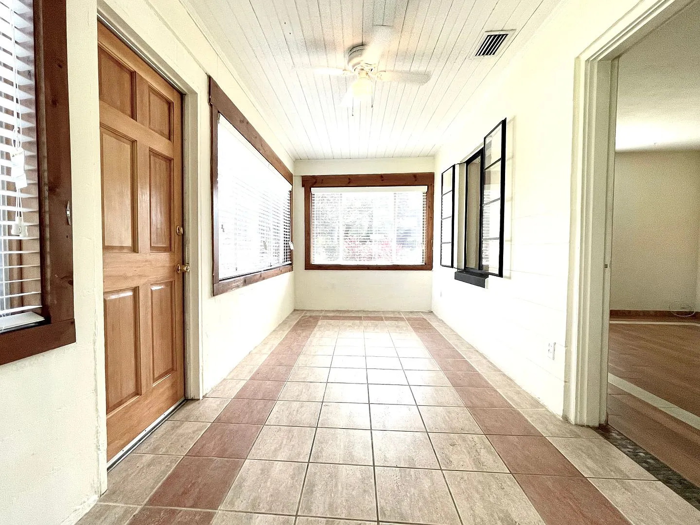 Just Listed! Large 1/1 Winter Park Home with Fenced Yard, Washer/Dryer & Lawncare Included — Photo 2