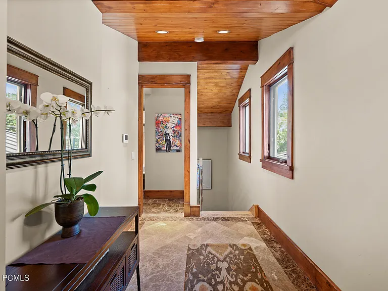 320 Woodside Ave — Photo 3