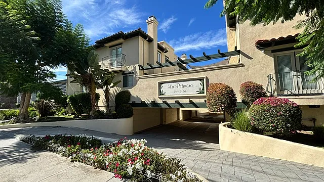 3 bed, 2.5 bath, 1592 sqft, $4,195 — Photo 2