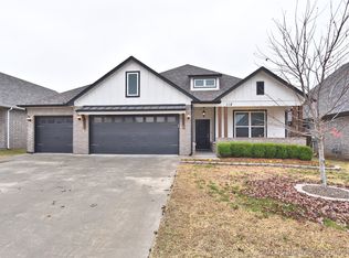 118 W 130th Pl S, Jenks, OK 74037