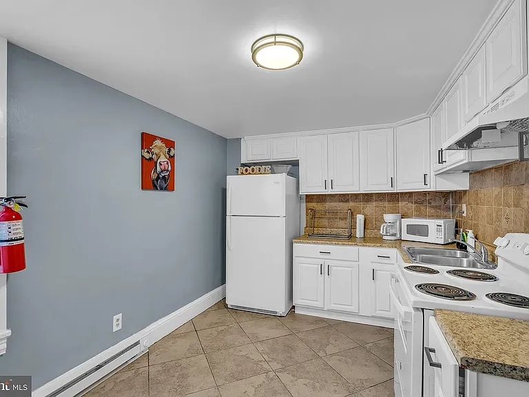 905 W Marshall St #2 — Photo 28