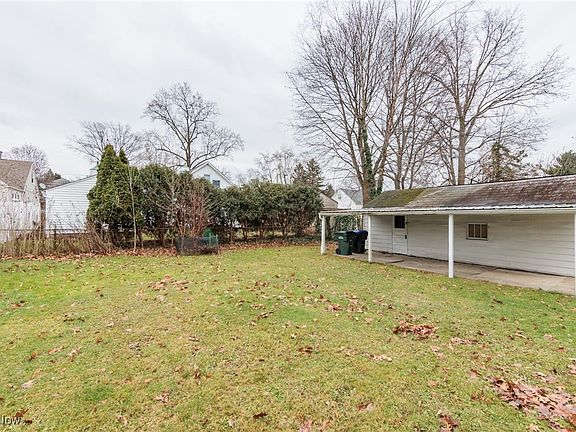 4th image of 1585 Campbell St