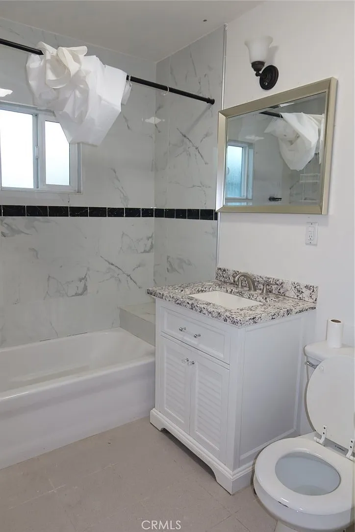 3 bed, 1048 sqft, $3,300 — Photo 3