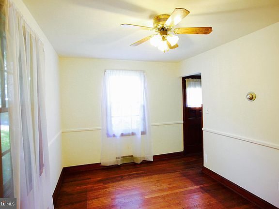 3rd image of 2805 Cameron Rd