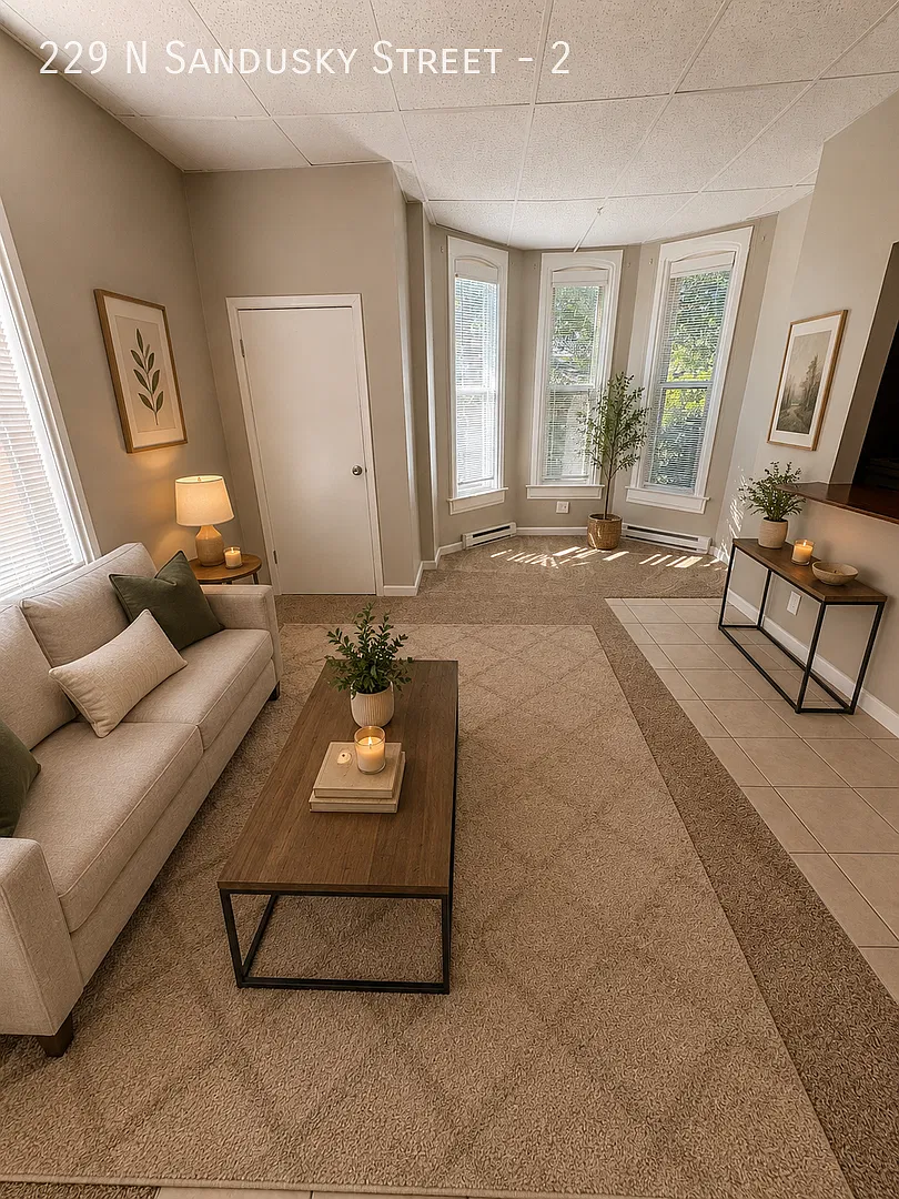 Historic living in the heart of downtown Delaware! — Photo 3