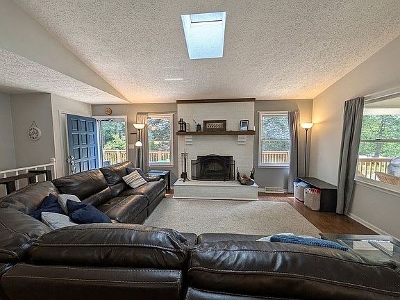 5th image of 1024 Limerick Ln