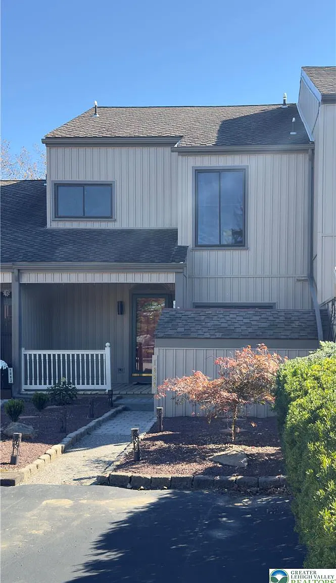 3 bed, 4.0 bath, 1860 sqft, $2,490 — Photo 2