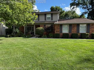 33717 Heritage Hills Dr, Farmington Hills, MI 48331