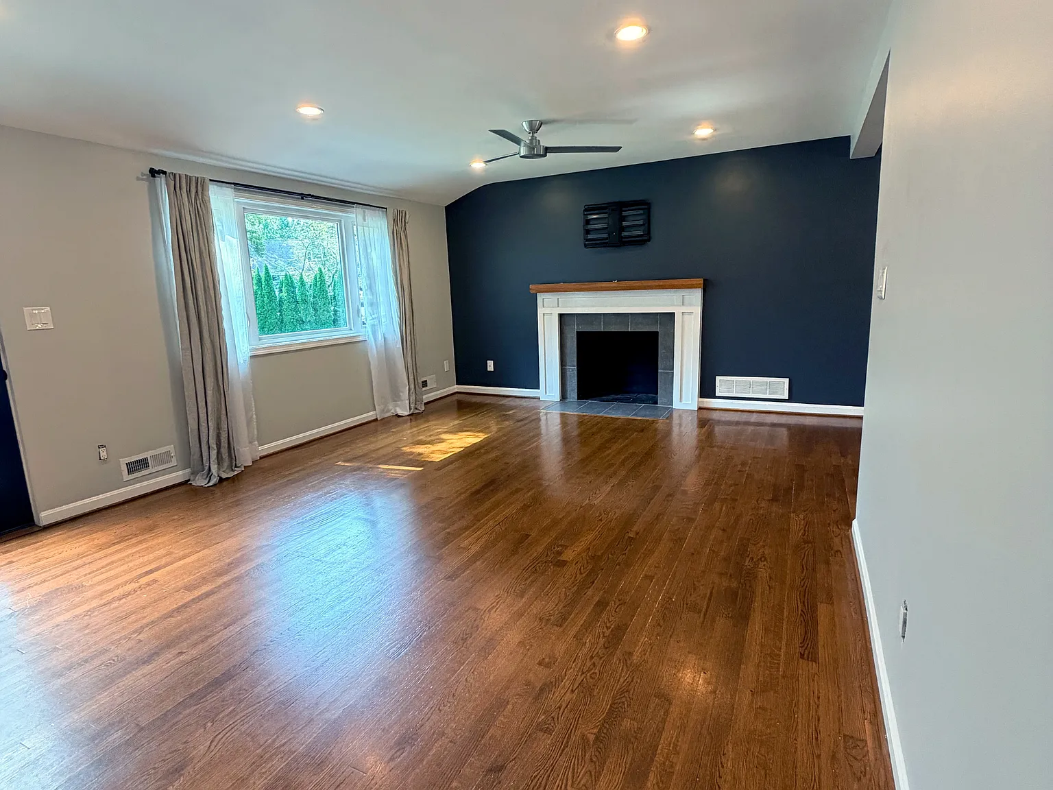 4 bed, 2075 sqft, $3,500 — Photo 3