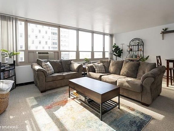 2nd image of 3950 N Lake Shore Dr APT 625E
