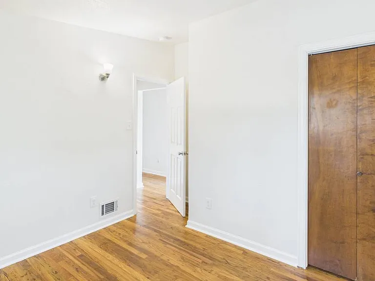 2261 W 56th Pl — Photo 20