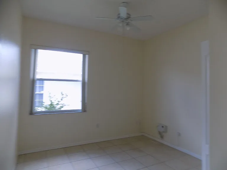 102 Carnival Dr — Photo 4