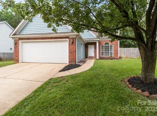 8906 Pickering Grove Ln, Charlotte, NC 28216