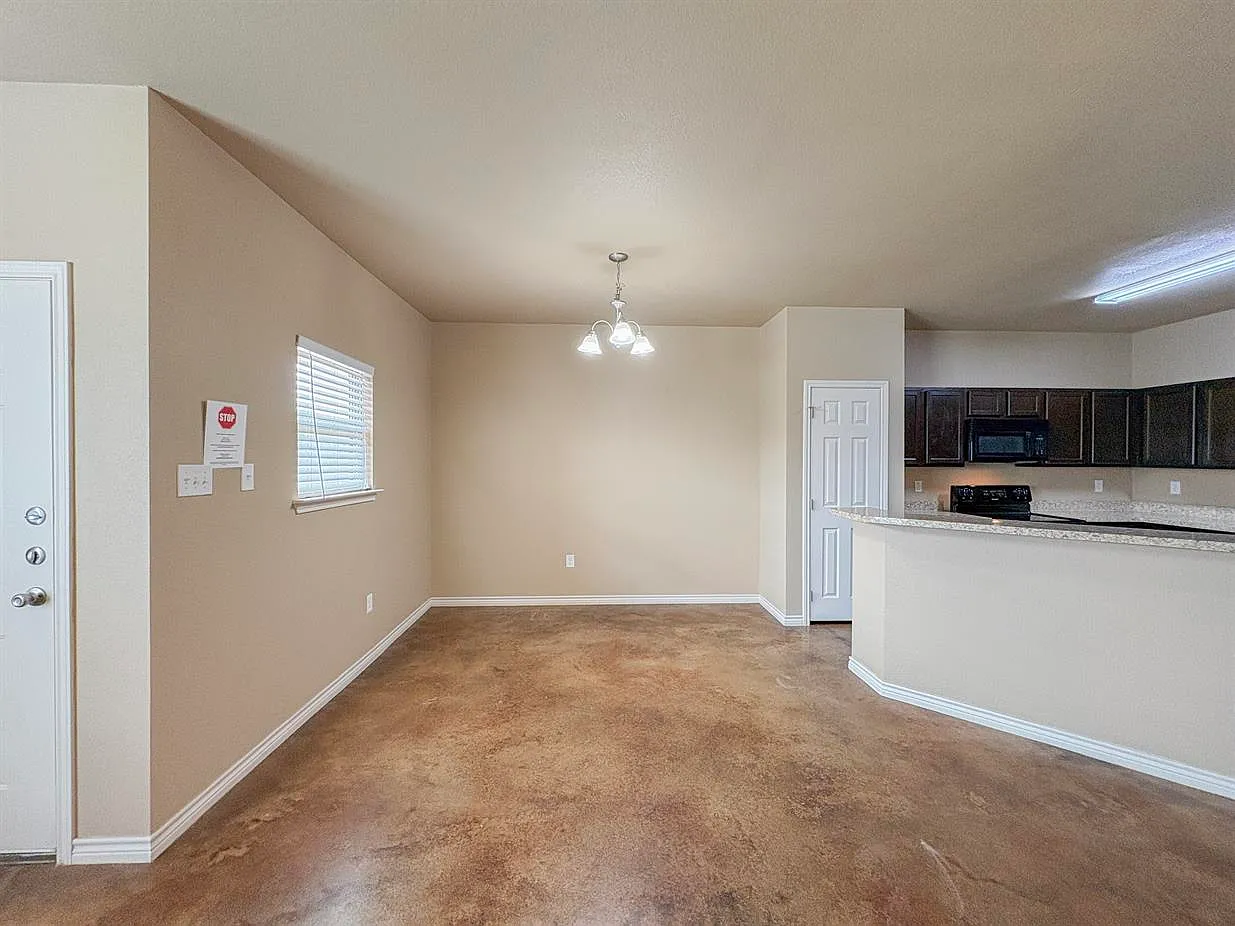7108 Cameron Park — Photo 2