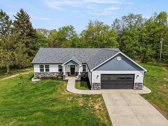 3rd image of 1582 Lakefront Dr