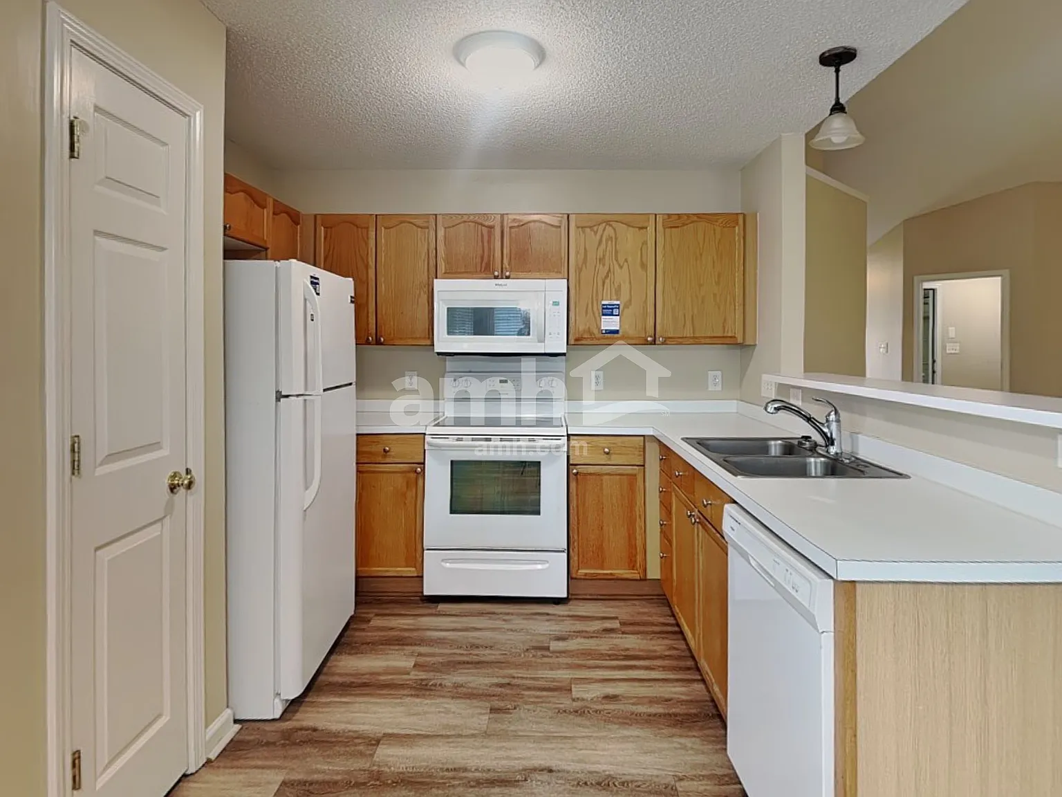 3 bed, 2.0 bath, 1344 sqft, $1,975 — Photo 3