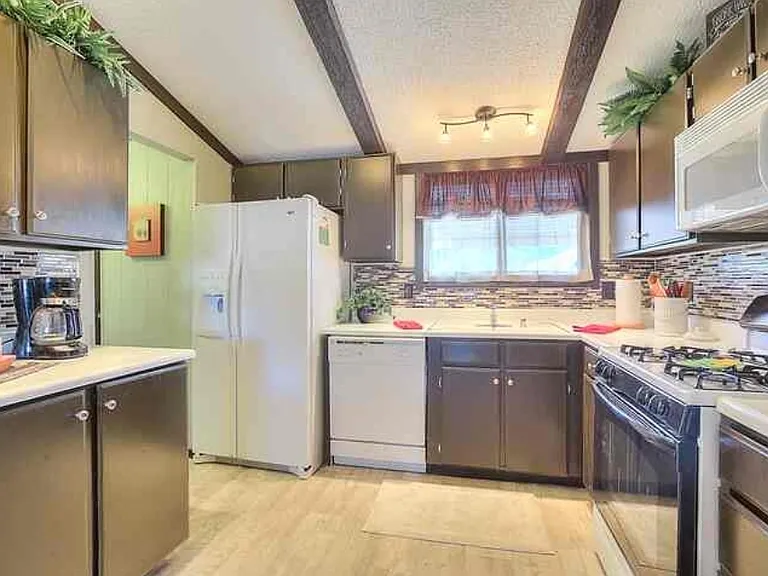 1 Serena Dr SE — Photo 6