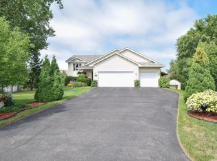 806 Pond View Ct, Braham, MN 55006