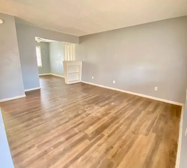 2912 E Baylor St — Photo 6